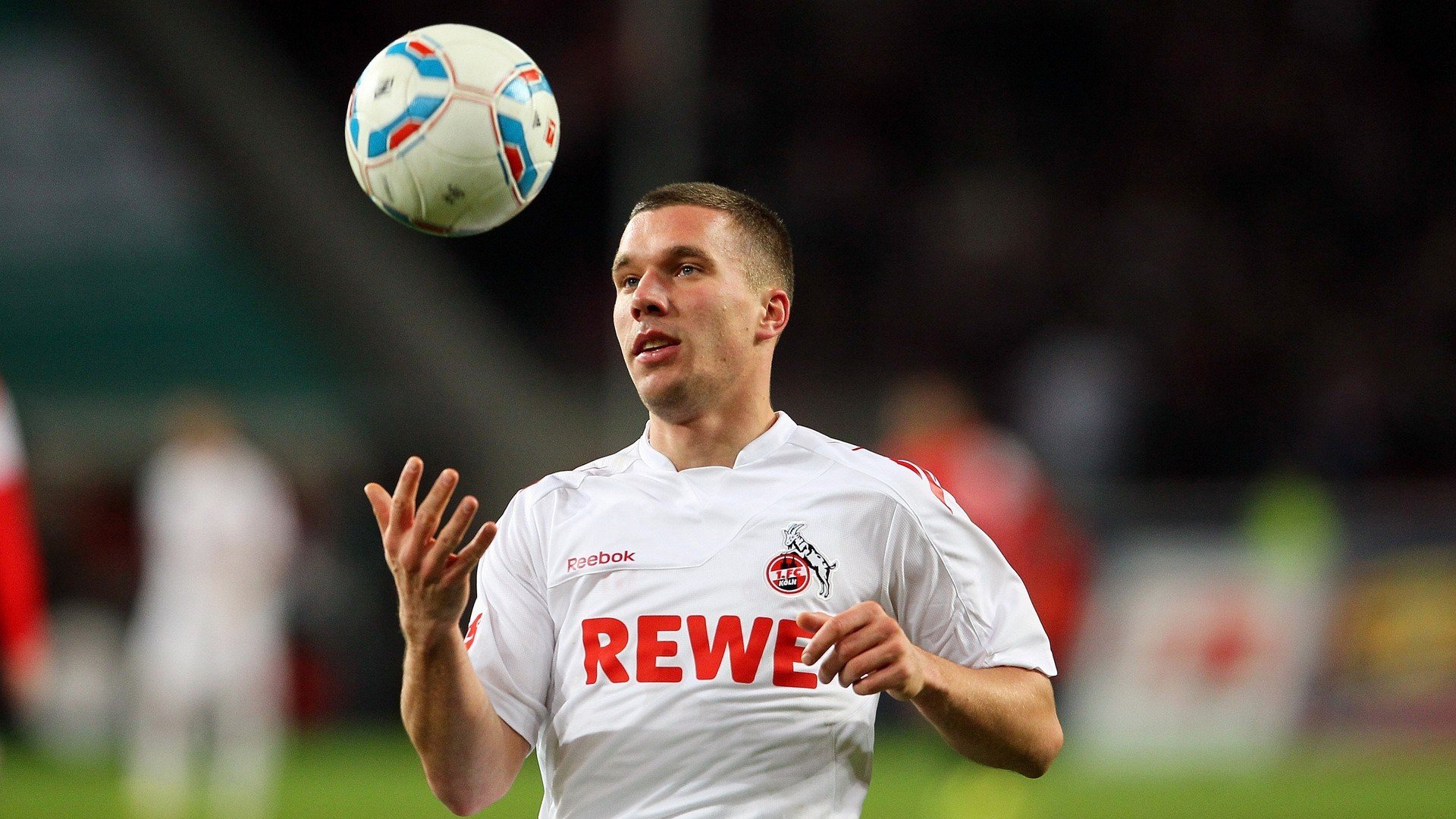 从巴黎到曼城，当梅西成为终极胜负手，我们终于读懂了足球的残酷与浪漫