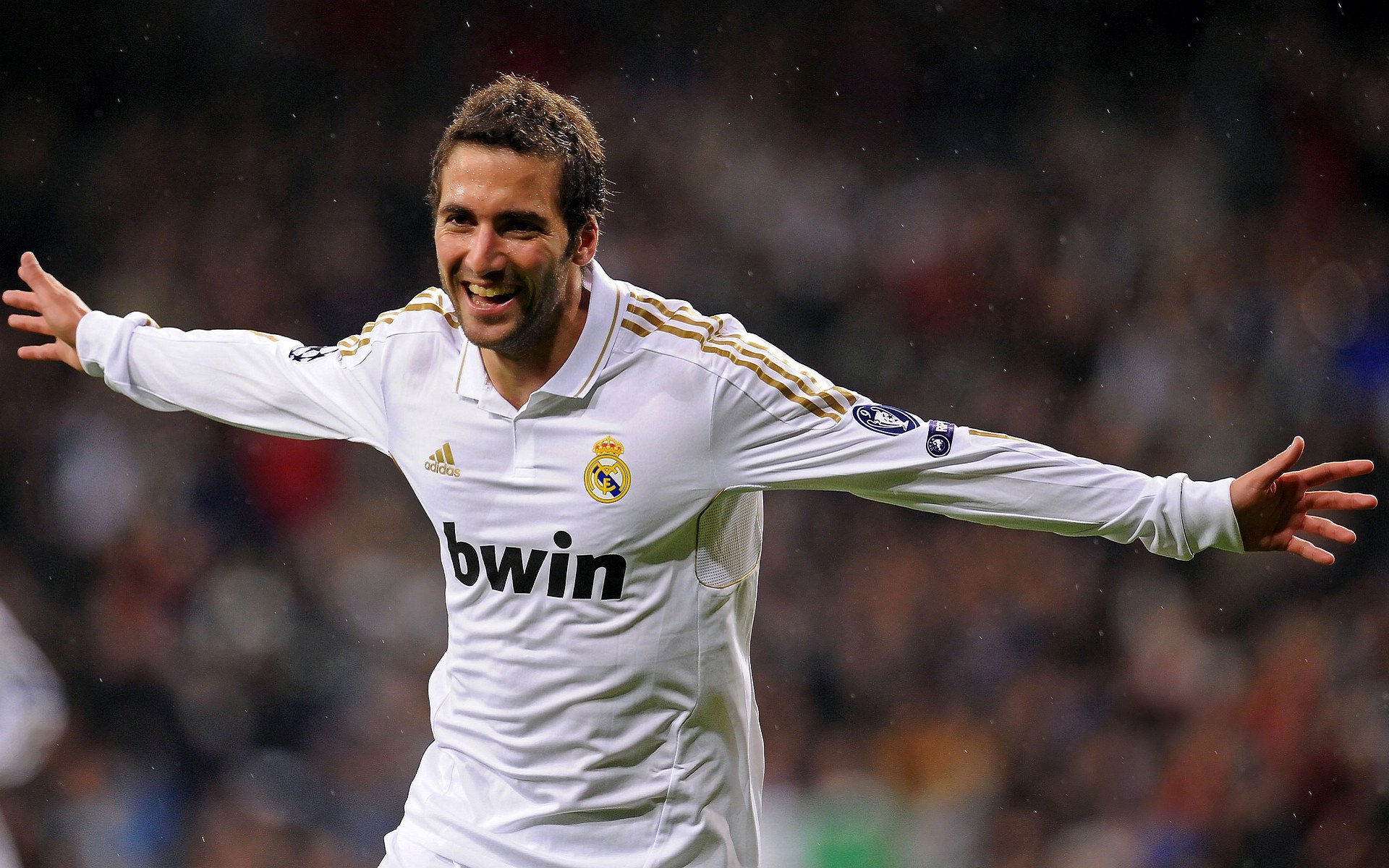 内马尔魔力再现,里昂强势碾过黄潜!巨星对决,谁是真正的英雄?