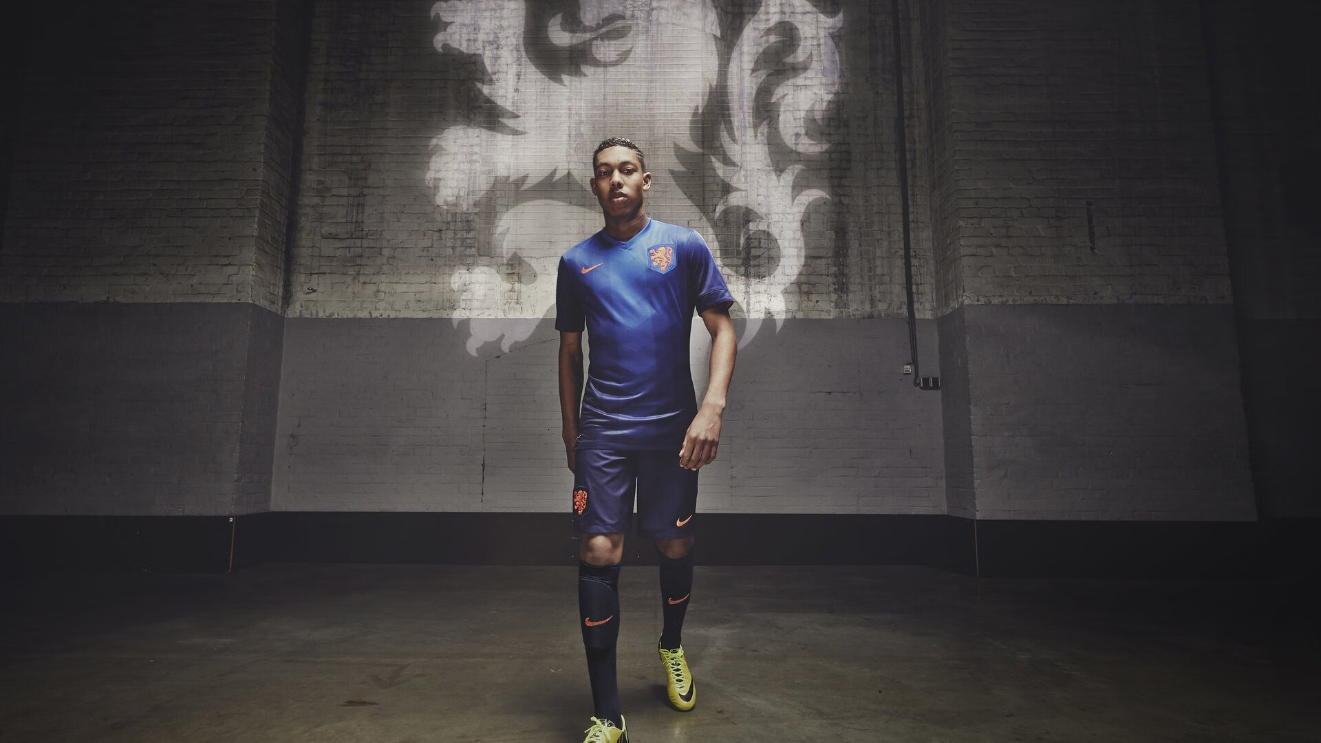 开云平台-南美狂舞撕裂铁塔神话，巴西生死战淬火晋级，巴黎巨星黄昏黯然收场