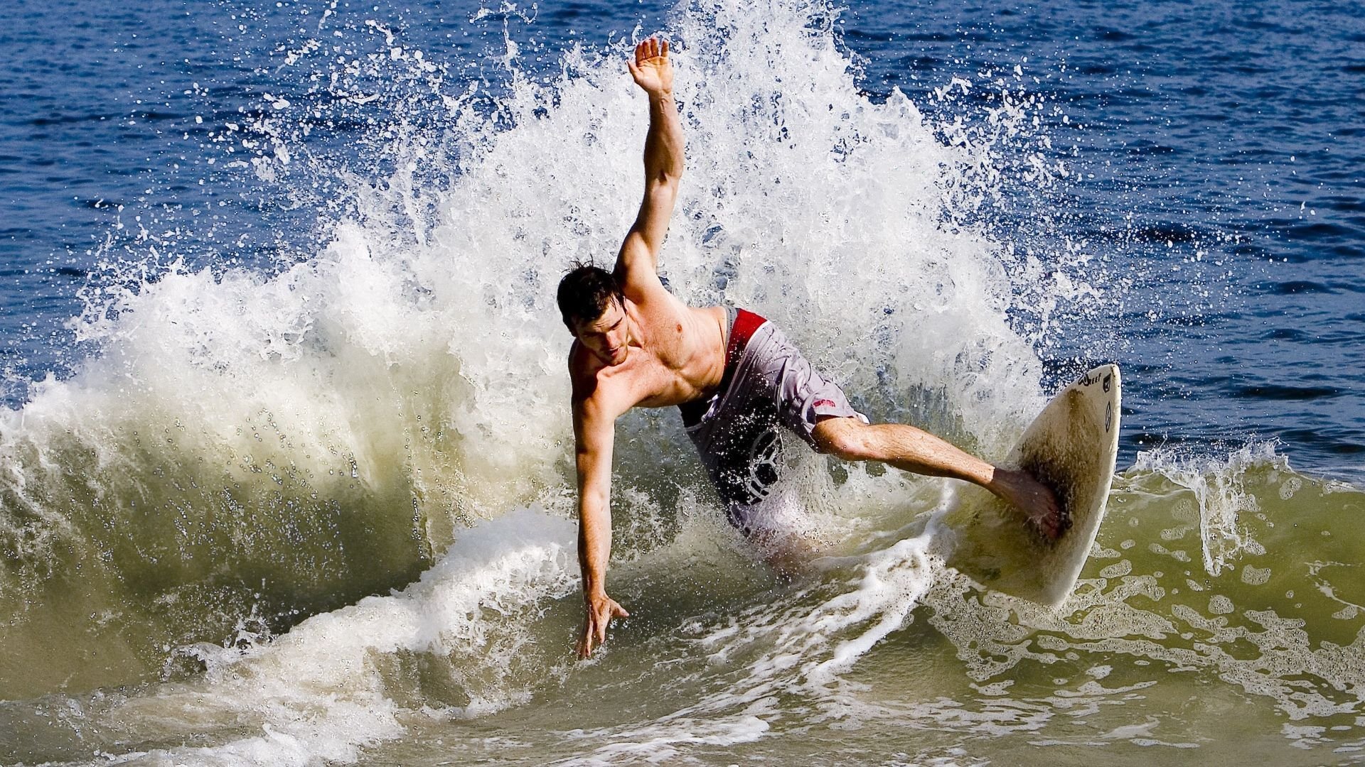 神话再临!希腊超级巨人杀手屠城,卢卡库用肌肉与智慧写就现代中锋进化论