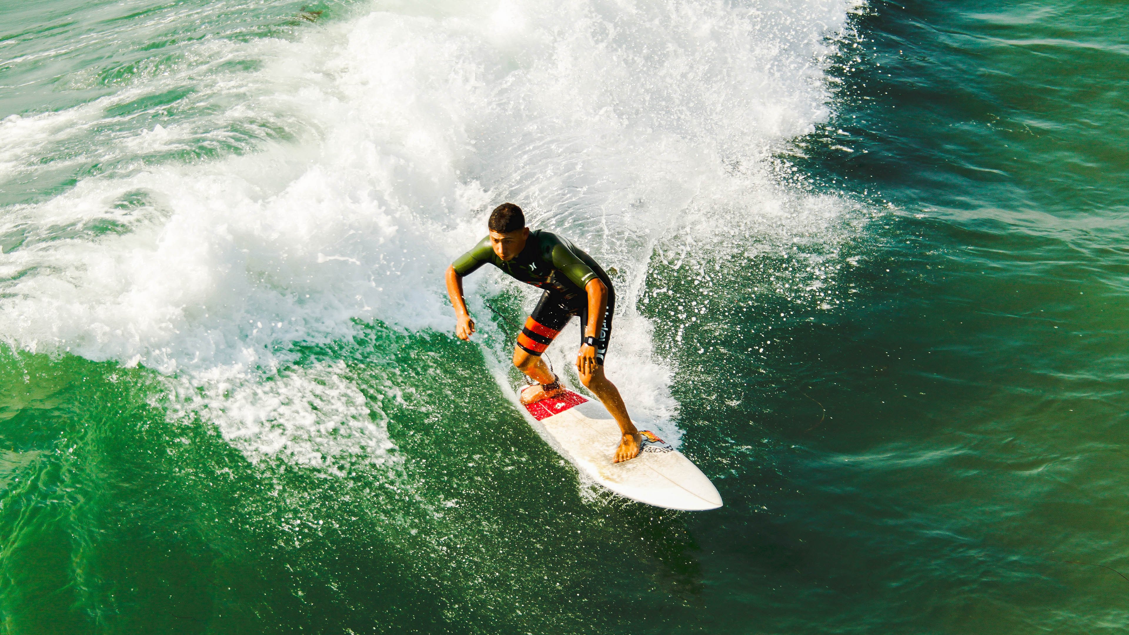 开云APP-新王当立！爱德华兹加时一锤定音，马刺险胜骑士显冠军相